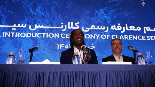سیدورف برای انتخاب گزینه استقلال دست به دامن لوییس فیگو شد!